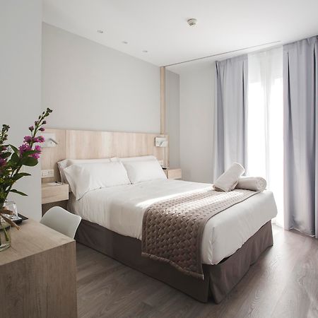 Dwo Abaster Hotel Сория Екстериор снимка