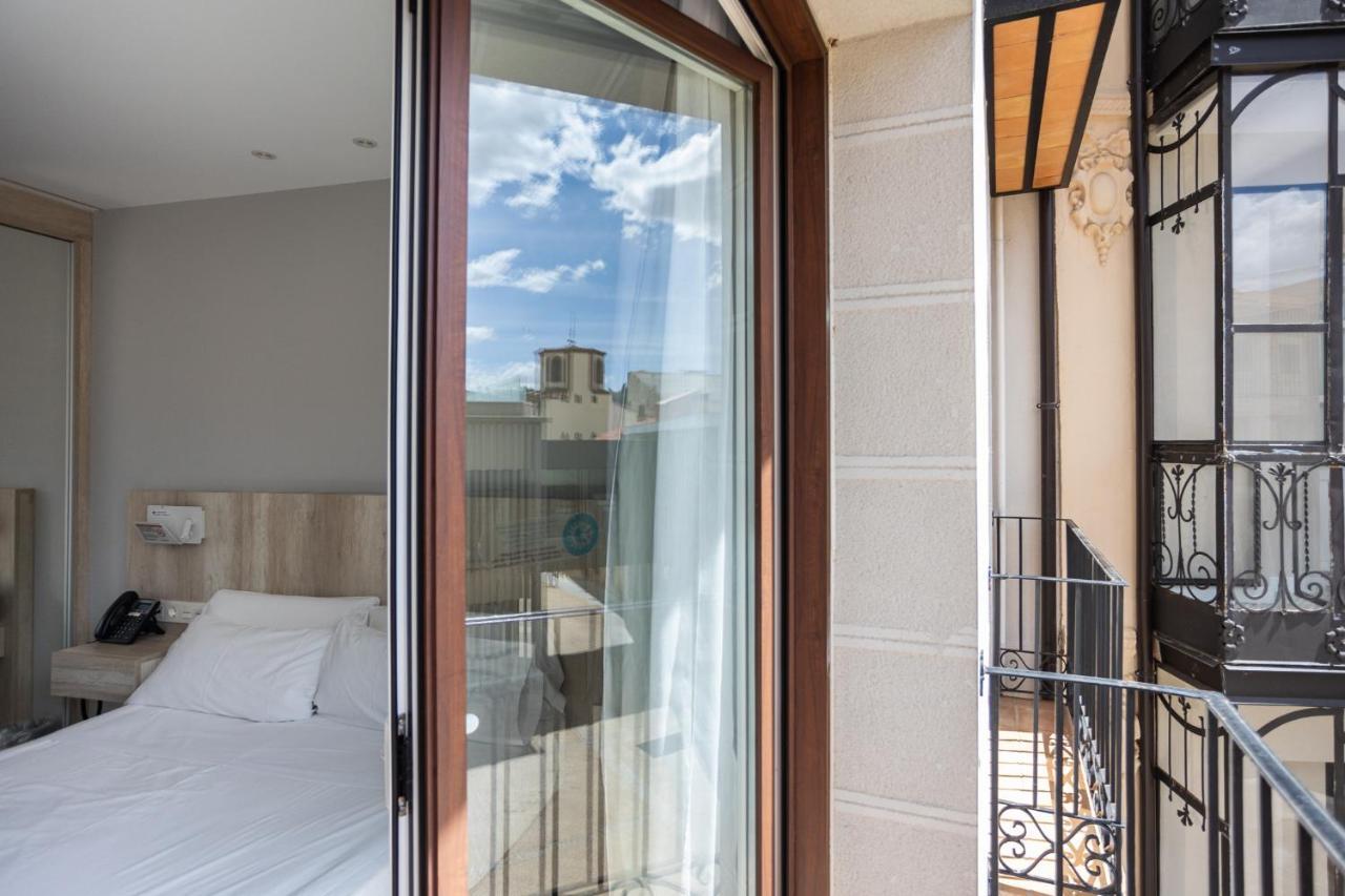 Dwo Abaster Hotel Сория Екстериор снимка