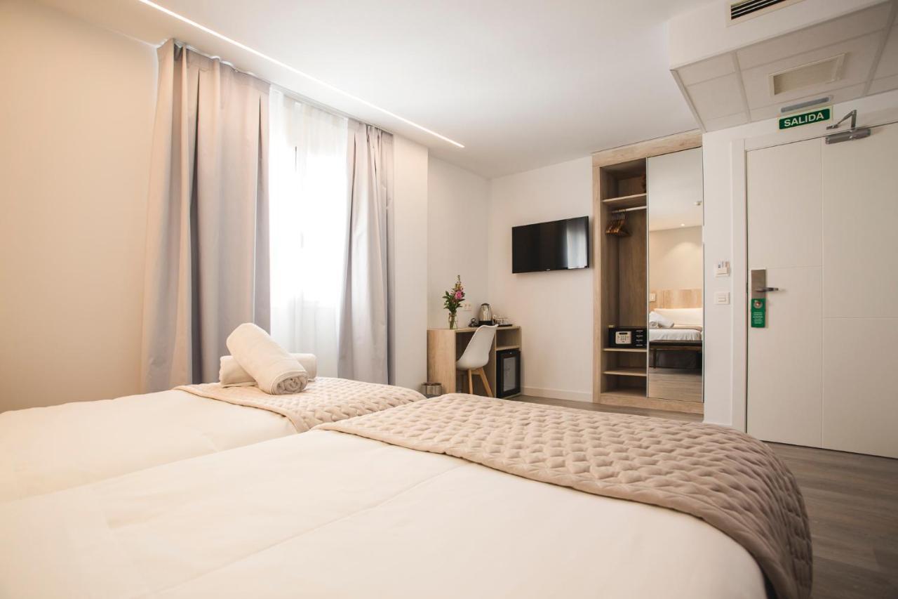 Dwo Abaster Hotel Сория Екстериор снимка