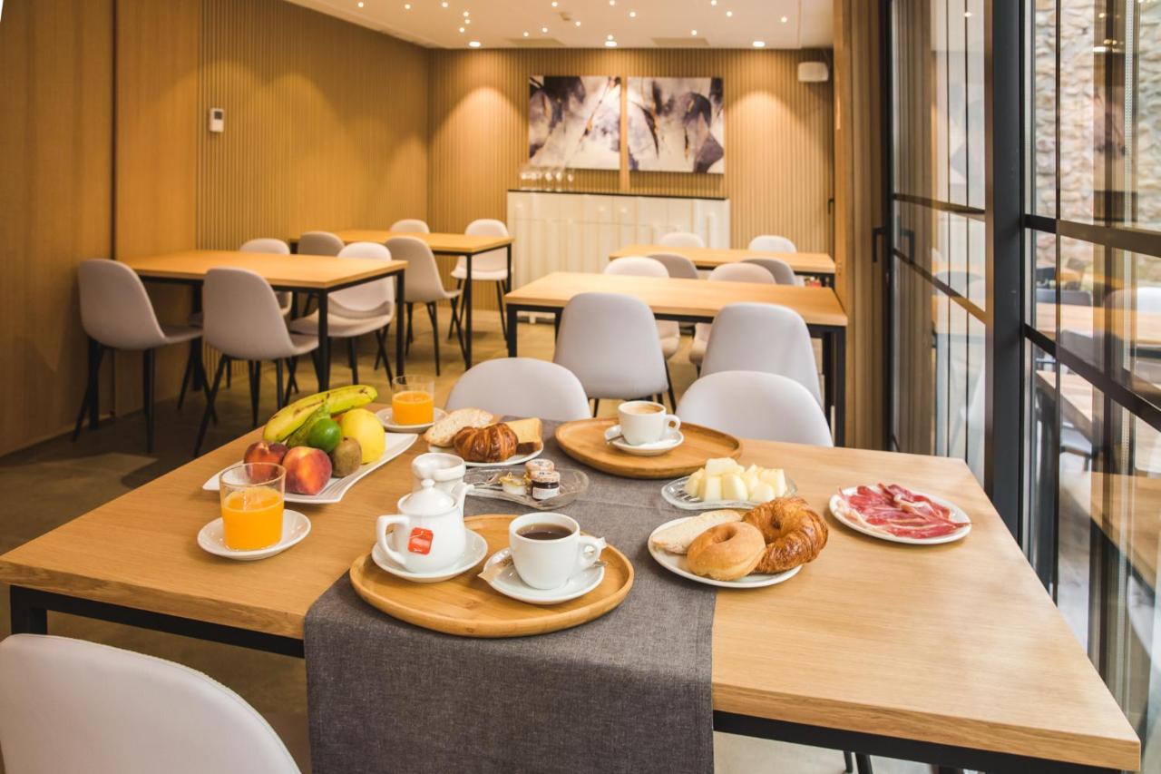 Dwo Abaster Hotel Сория Екстериор снимка
