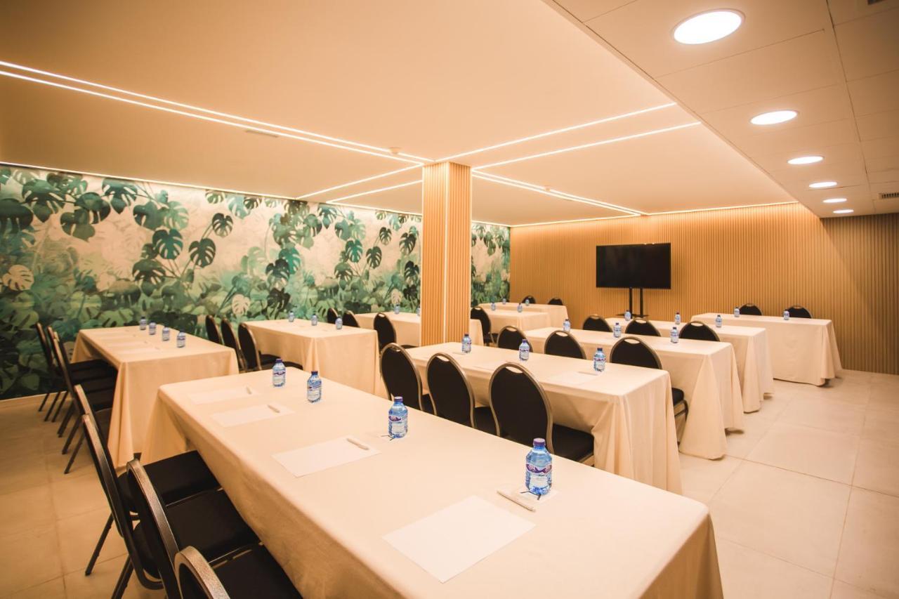 Dwo Abaster Hotel Сория Екстериор снимка